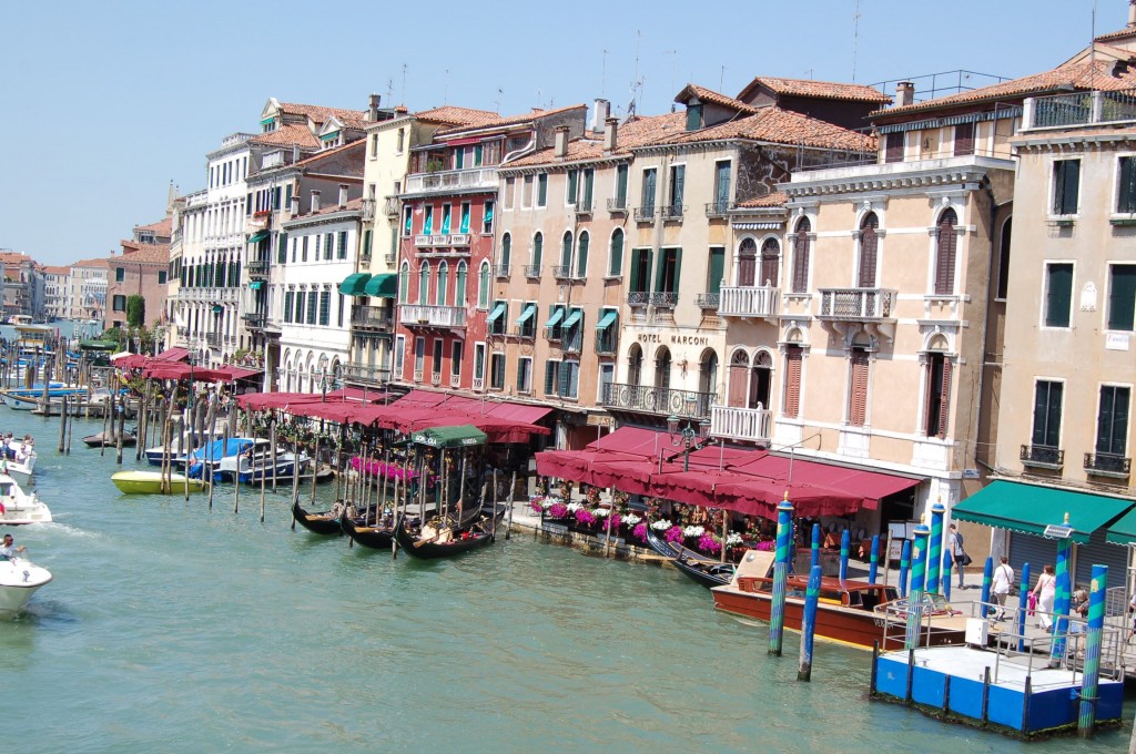 Cafes On The Canal